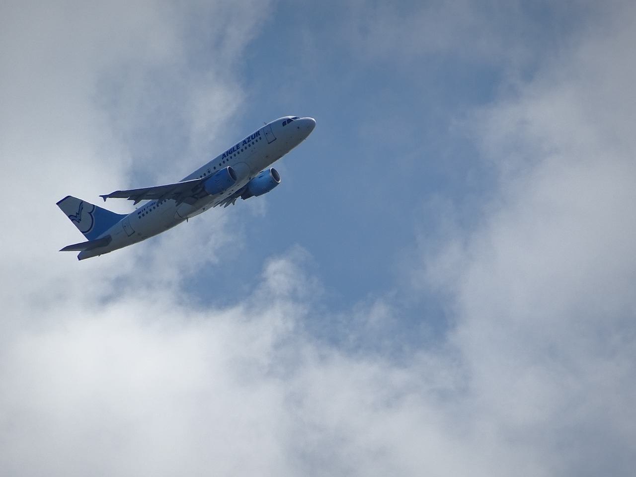 飛行機　操縦　難しい